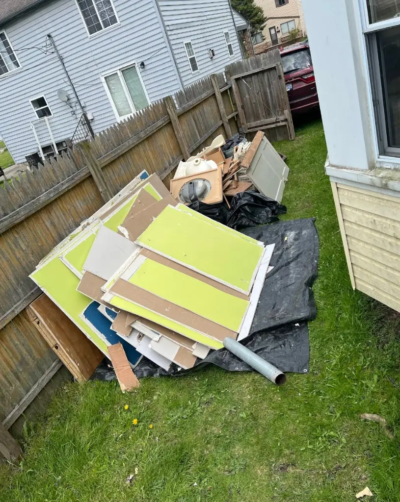 Outdoor debris and junk removal, Ramasse Vite Montréal