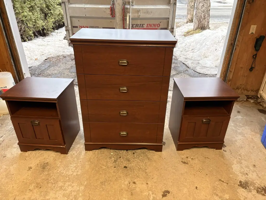 Bedroom furniture pickup, dresser and nightstands, Ramasse Vite Montréal
