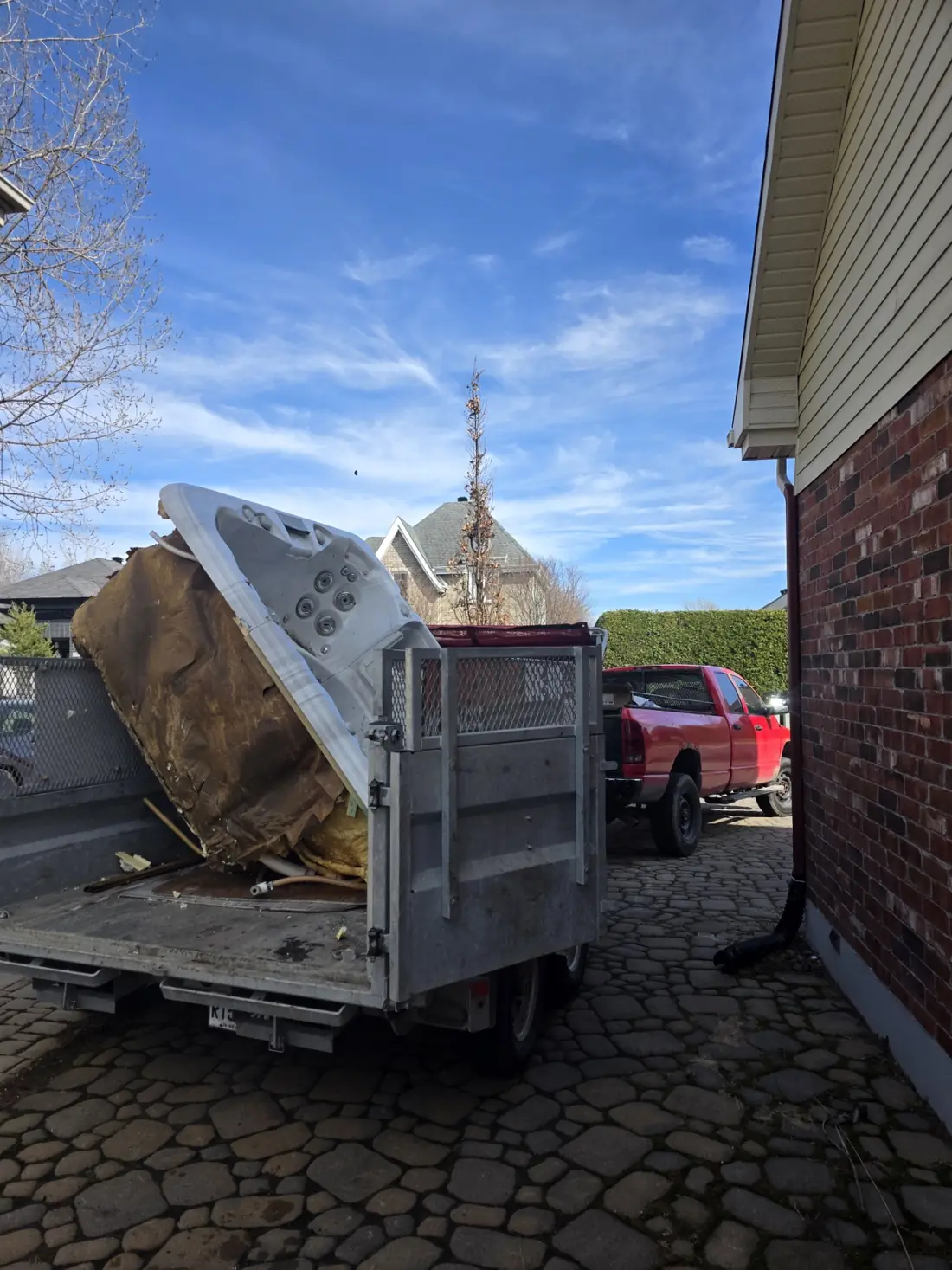 Heavy hot tub removal service, Ramasse Vite Montréal